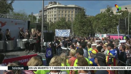 Marchan catalanes en apoyo al referendo independentista del 1-O