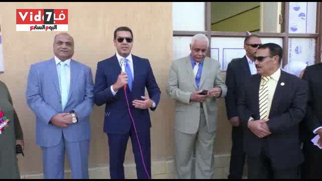 حافظ أسيوط يفتتح 3 مدارس بتكلفة 10 مليون جنيه ويحضر طابور الصباح مع الطلاب