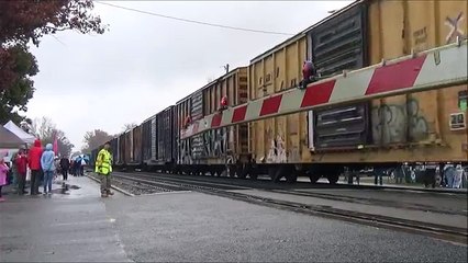 Train Race! CSX Q401 vs Amtrak P079 at Ashland Train Day new