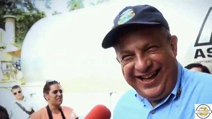 فيديو طريف لرئيس كوستاريكا لويس جييرمو يبتلع حشرة على الهواء مباشرة