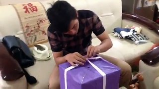Hoài Lâm mở quà tặng của FC Hải Phòng - P1