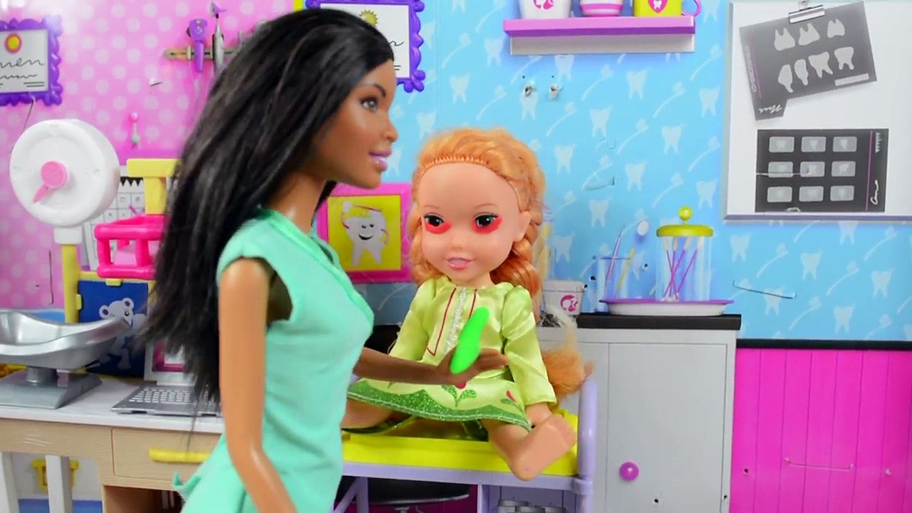 Elsa And Anna Toddlers Sick And Go To School Nurse! - Part 3 - Vídeo ...