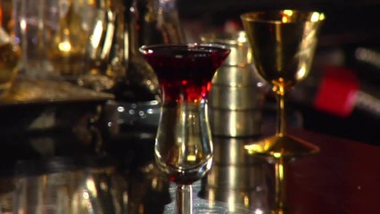 How to Layer a Cocktail - Raising the Bar with Jamie Boudreau - Small Screen