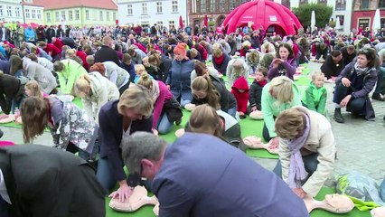 ميركل وشولتز يختتمان الحملة الانتخابية في معقليهما