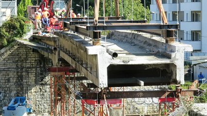 Les 200 tonnes du pont Bergonzoli enlevées par les airs