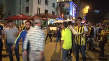 Fenerbahçeli Taraftarlar, Galibiyeti Kutladı