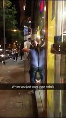 Une femme bourrée veut un kebab