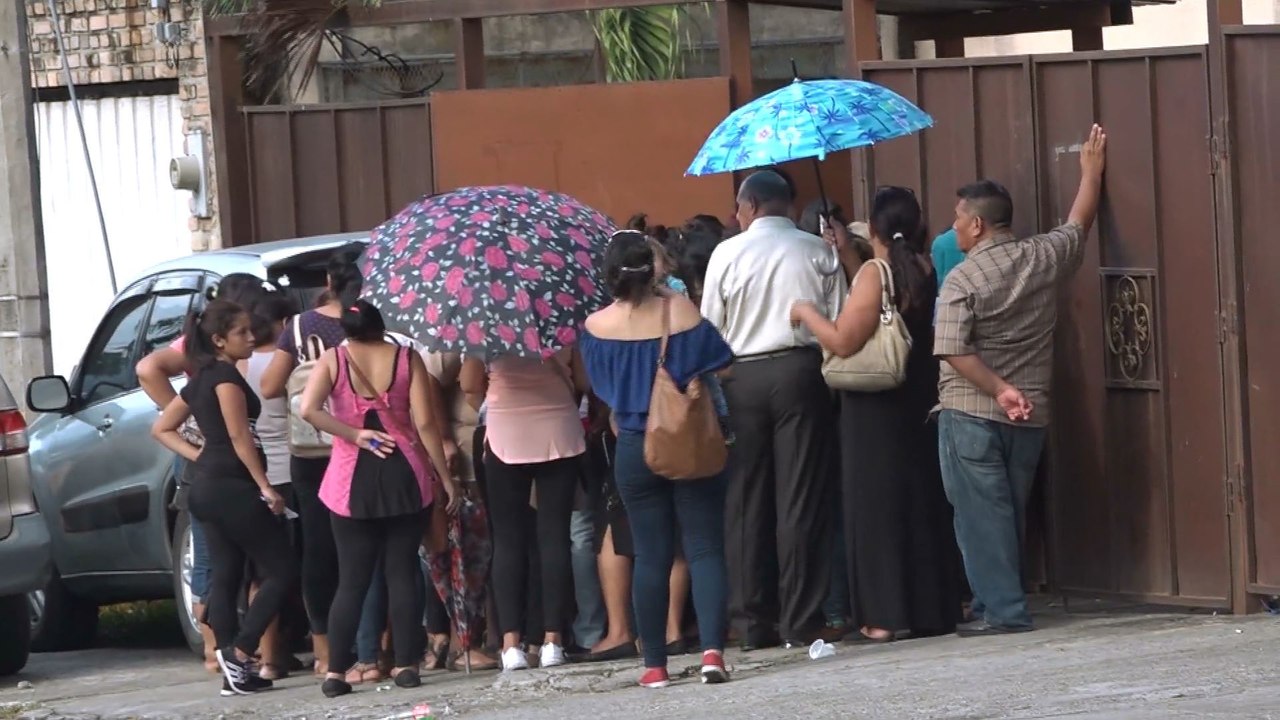 Madres y esposas de reos buscan permiso para visitarlos