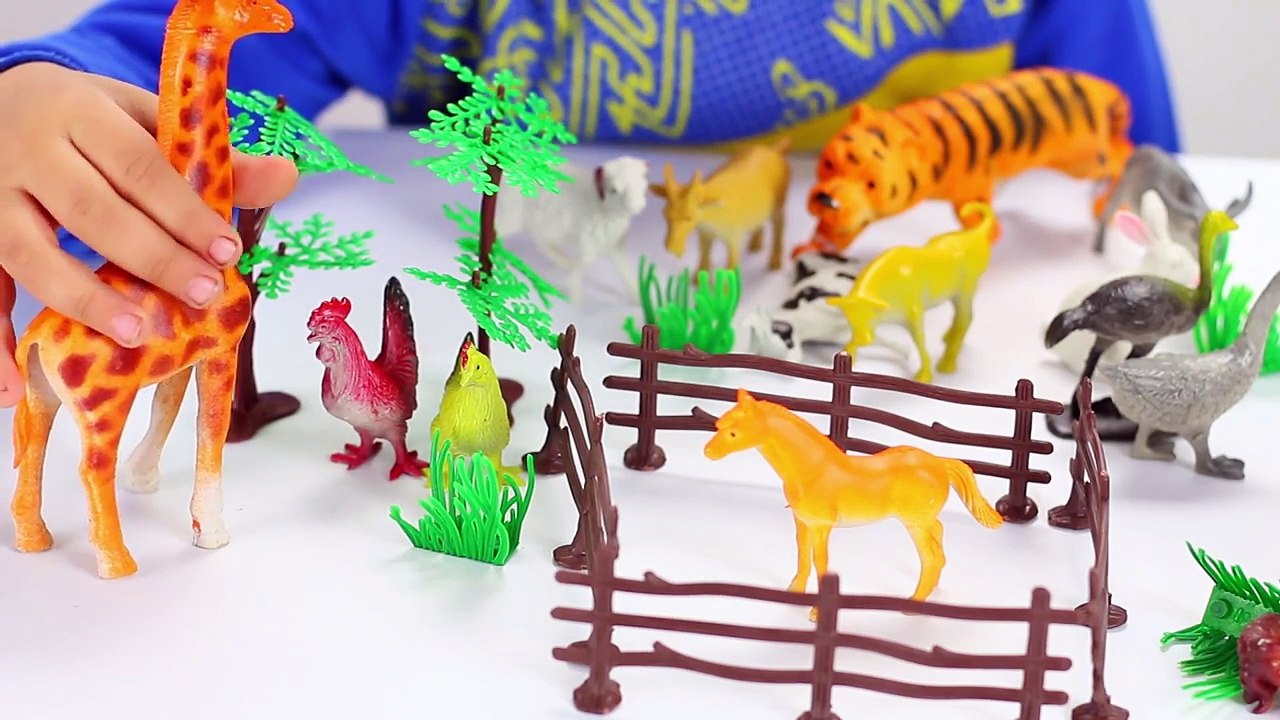 Kids toys videos - building farm with animals and birds - animal sounds