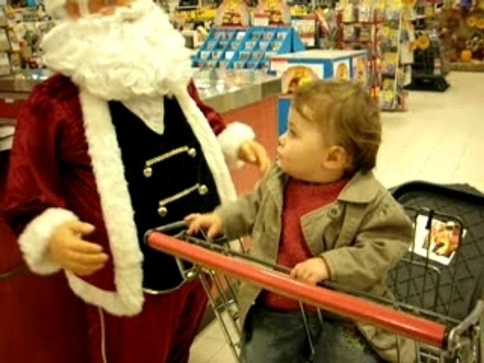 AÏlys danse avec le pere noël