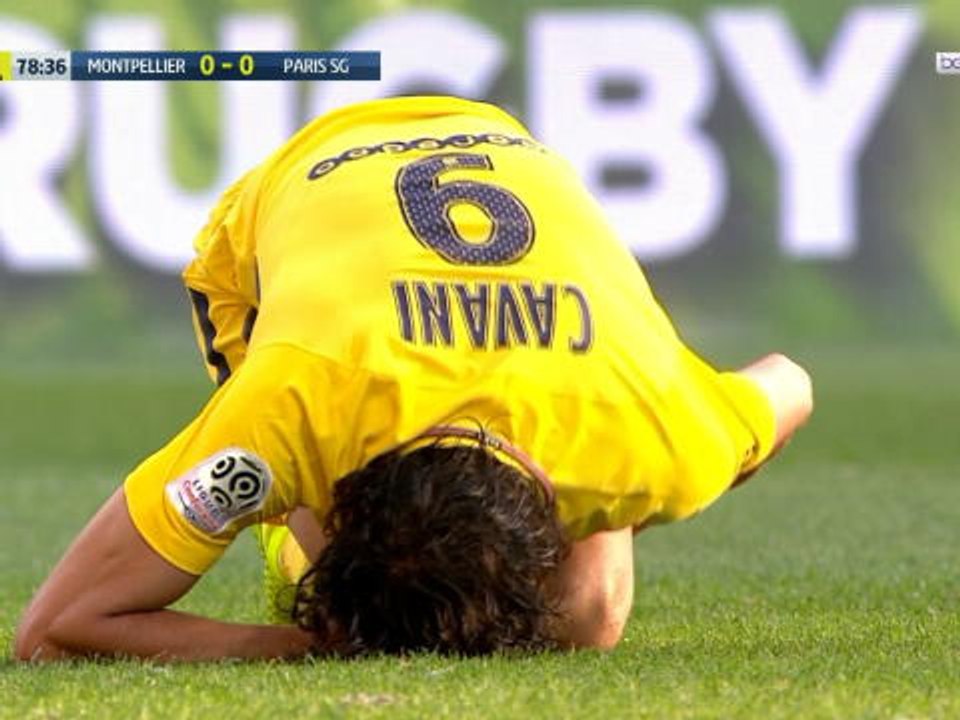 Cavani had a penalty appeal for a Pedro Mendes challenge