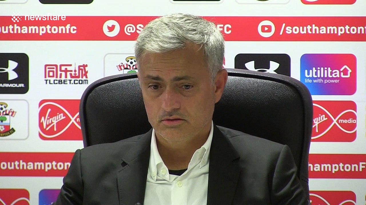 Mourinho 'doesn't understand" fan chants