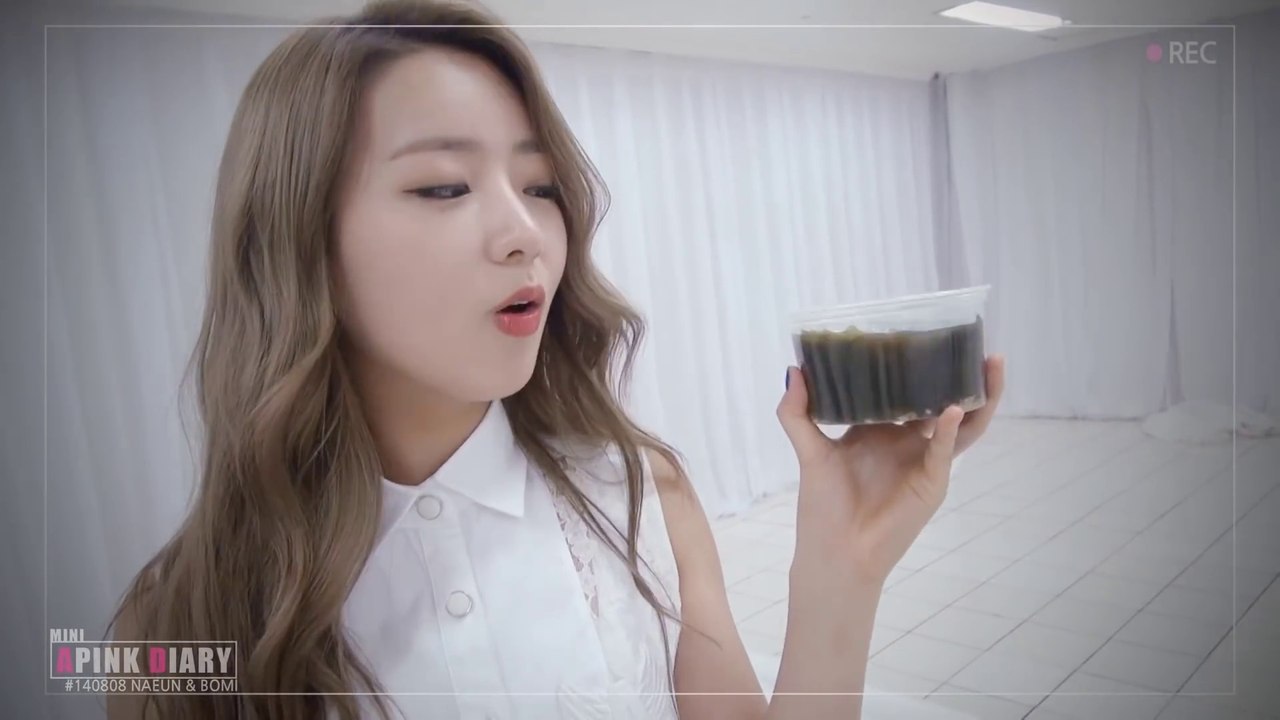 140813 Apink Mini Diary 'BoMi Birthday' !