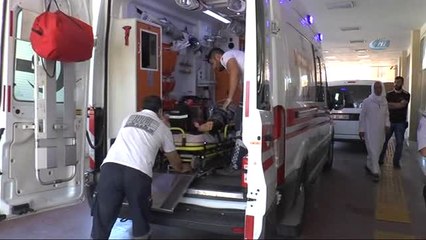 Park Halindeki Kamyonete Çarpan Motosiklet Sürücüsü Ağır Yaralandı