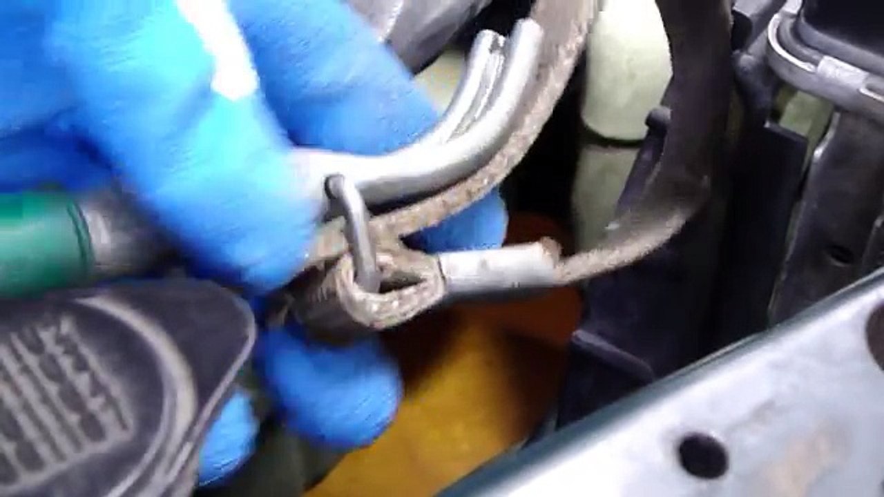 How to change oil filter VVT-i engine Toyota. Year models 2000-2007 (23)