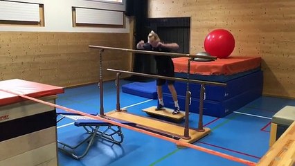 Ce mec a un sens de l'équilibre impressionnant, sa vidéo cartonne !