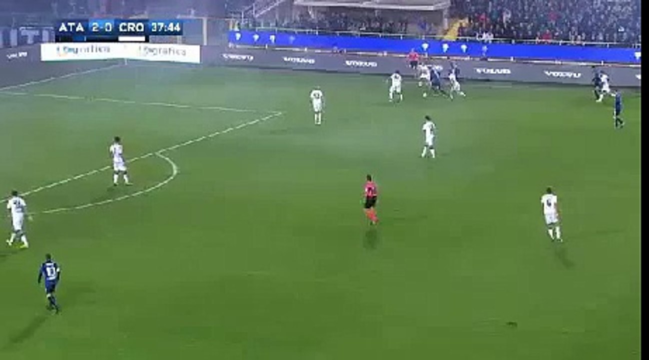 Sao Serie A lập siêu phẩm sau khi solo qua toàn bộ hàng thủ đối phương