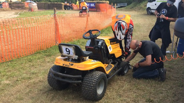Course de tracteurs tondeuses à Panon