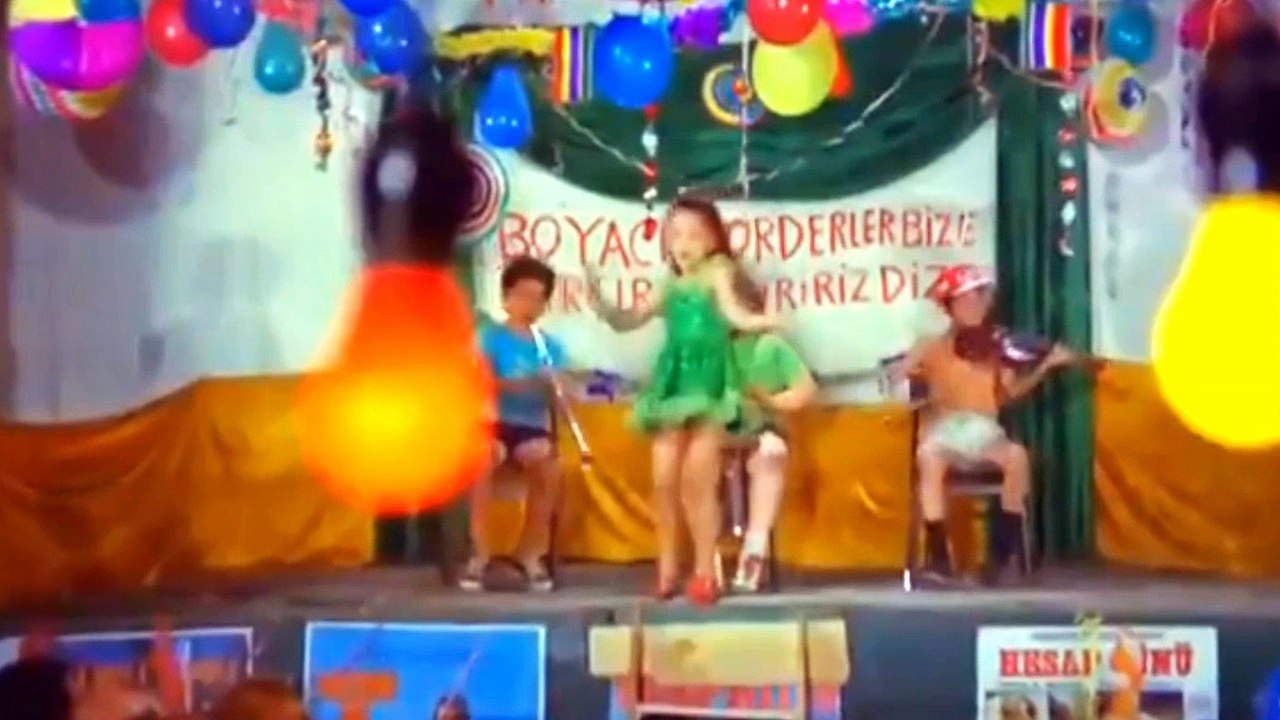 Gülşah Alkoçlar - Bu fasulye on beşe çıktı 720p HD