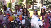 Süslü Kadınlar Bisiklet Turu Renkli Görüntülere Sahne Oldu