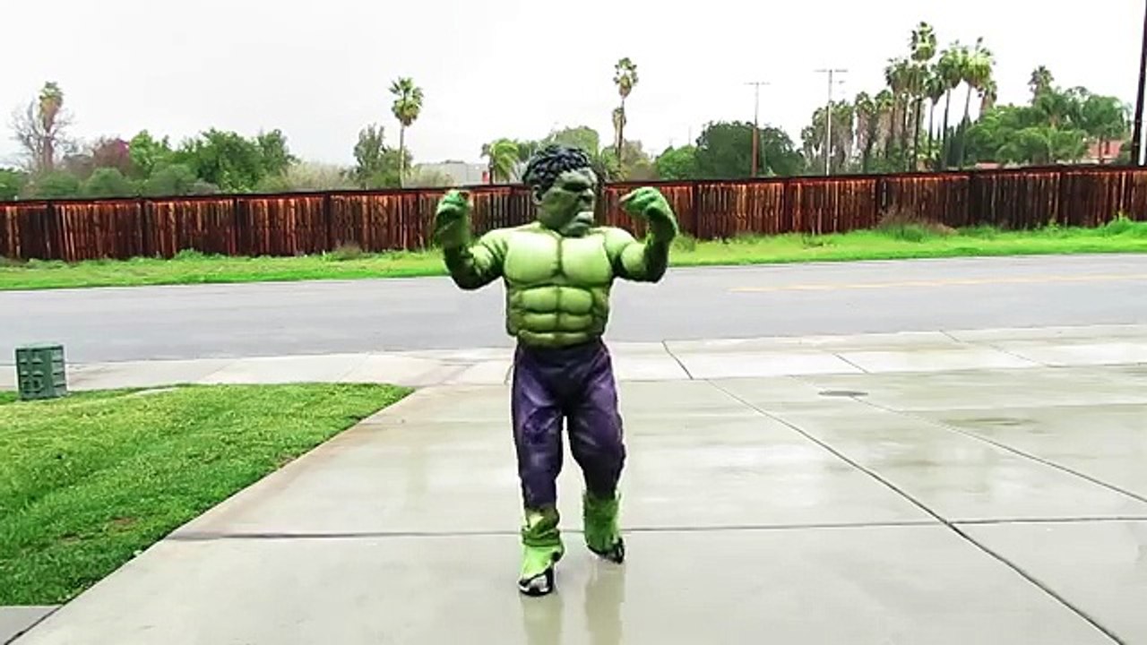 DOC MCSTUFFINS Gives Farting HULK BIG NEEDLE, Superheroes Tummy Ache and Check up, Doctor Syringe