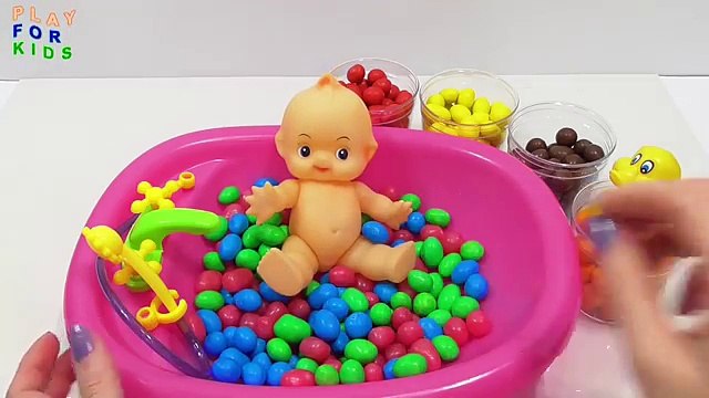 Baby Doll Bath Time Learn Colors With Colors Candy M&Ms For Kids Toddler | Купаем пупсика в M&Ms
