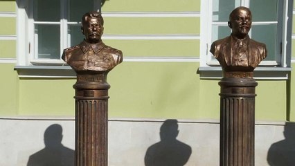 Αντιδράσεις για τις προτομές σοβιετικών ηγετών στη Μόσχα