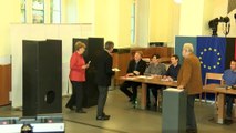Las encuestas a pie de urna dan la victoria a Merkel