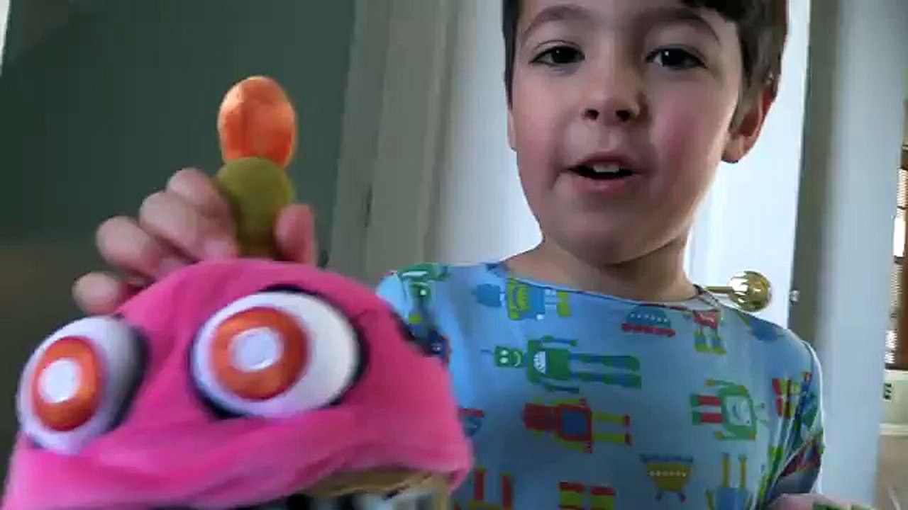 Five Nights at Freddys Stuffed Animals Hunt Game | Do FNAF Plush Toys Fly?