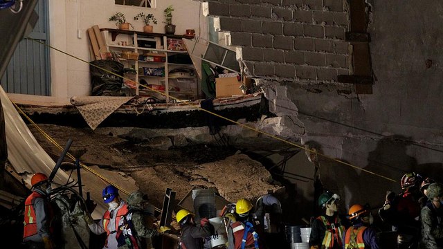 Aftershocks and fading hopes in quake-hit Mexico