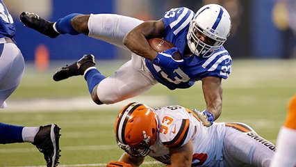 Frank Gore bursts through the middle for 21 yards