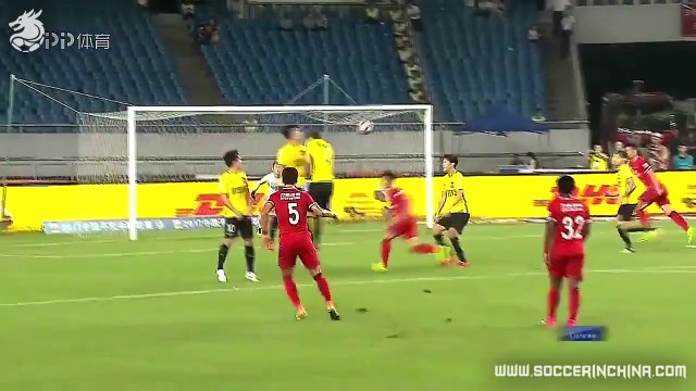 Woo-Young Jung scoring with a knuckleball! | Chongqing Lifan 2 - 2 Guangzhou Evergrande (HD)