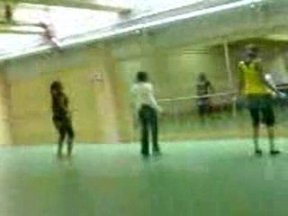 Mwa en mode dancing assure