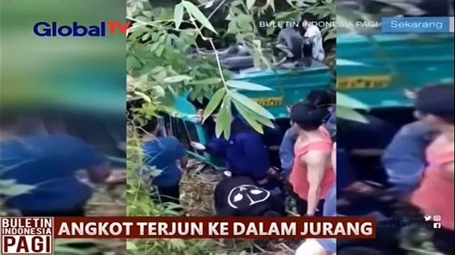 Rem Blong, Sebuah Angkot Terjun Bebas ke Jurang di Padang Sumatera Barat