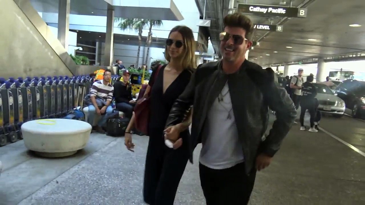 Robin Thicke And Pregnant GF April Love Keep The Baby's Gender Secret At LAX