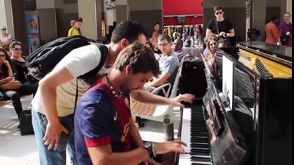 pianist improvised at station