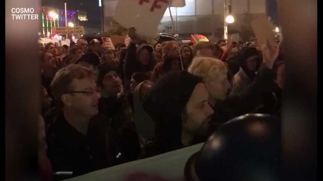 Élections en Allemagne: des centaines de citoyens défilent contre l'AfD et appellent à mettre les Nazis dehors