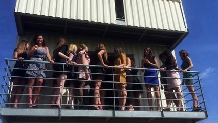 Les candidates au titre de Miss Poitou-Charentes sur l'hippodrome de La Tourette