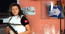 Adana'da Kadın Polis, Sokak Levhasında 50 Paket Esrar Buldu