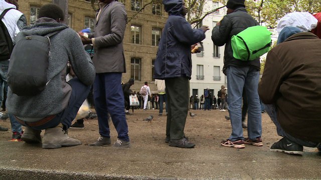 A Paris, les migrants obligés de se cacher pour dormir