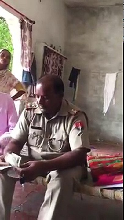 police taking bribe (2)