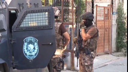 Bu Kadarına da Pes! Polis Sokak Levhasında Uyuşturucu Buldu