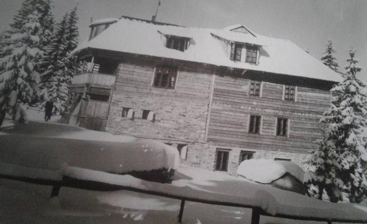 Puncte cardinale  - Cabana Straja - De 85 de ani în Munții Vâlcanului