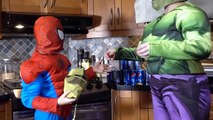 İNANILMAZ PEPSİ CHALLENGE! Real Life w / Örümcek Adam, Hulk, Joker & Pembe SpiderGirl Cola