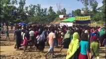 Hundreds of Rohingya refugees queue for aid in Bangladesh