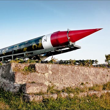 Pak nukes hidden at nine places, at risk of being stolen by terrorists