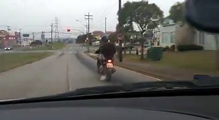 Perseguição termina em acidente em Curitiba