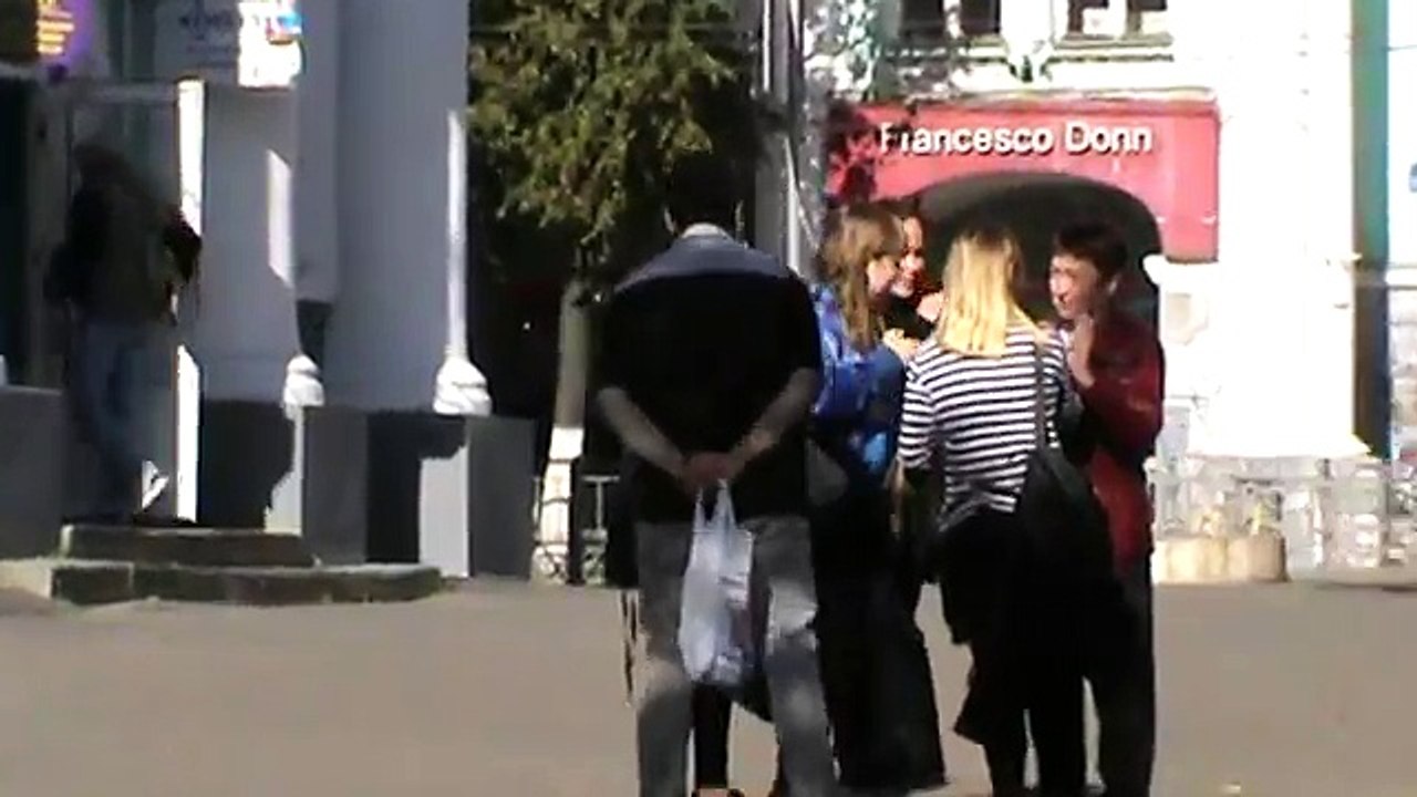 Девушки на базаре