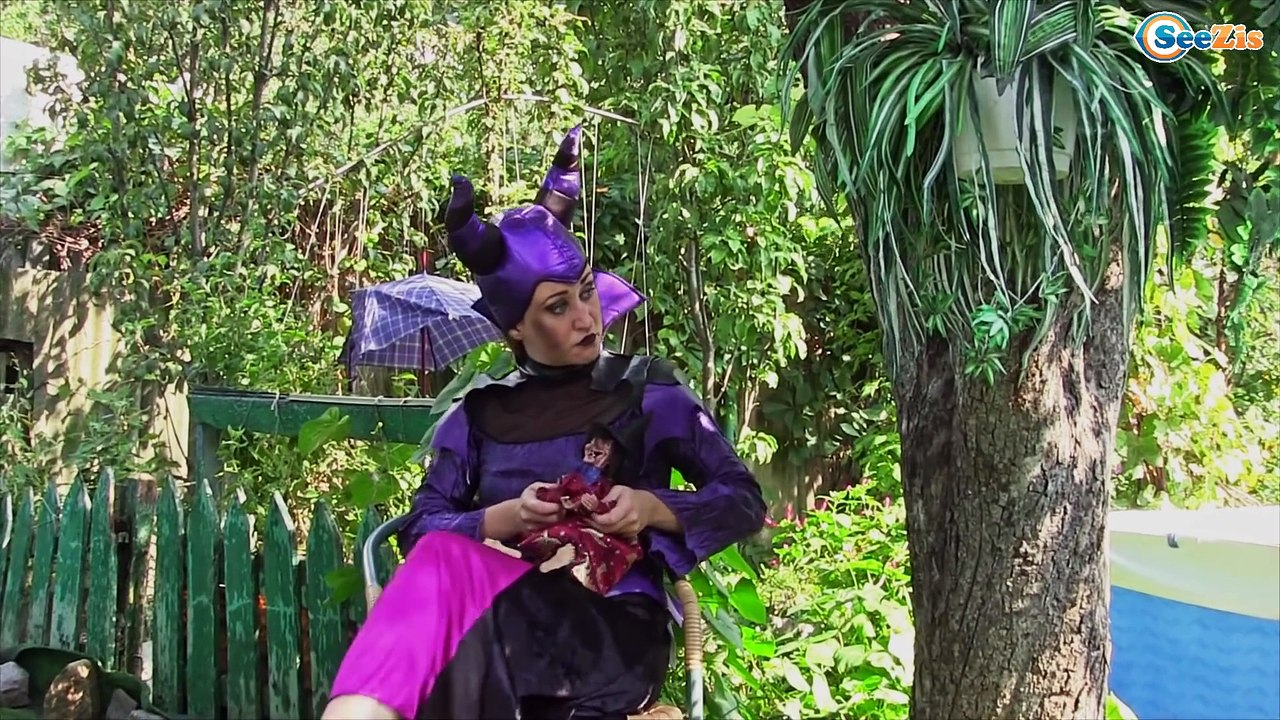 Spiderman & Frozen Elsa vs Maleficent! Maleficent Turns into SUPERHEROES!