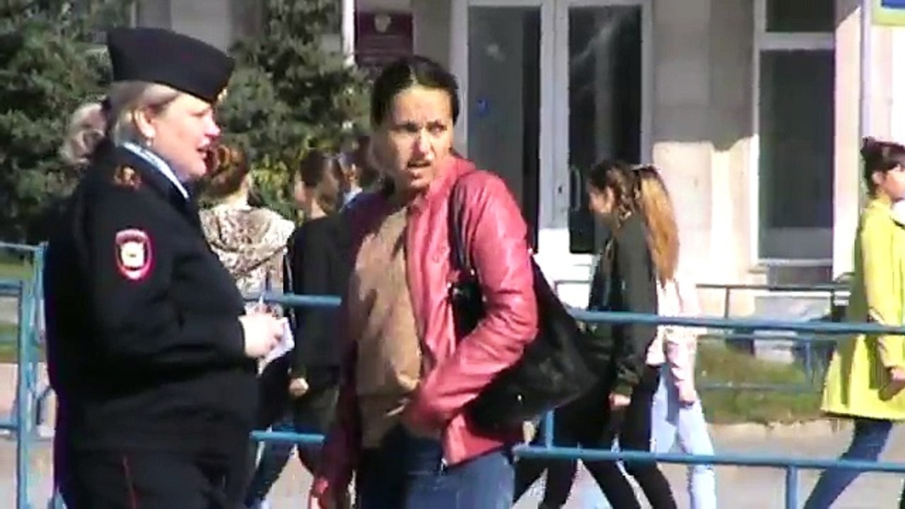 Девушки репетируют танец на площади Ленина, город Орёл 23.09.2017 год